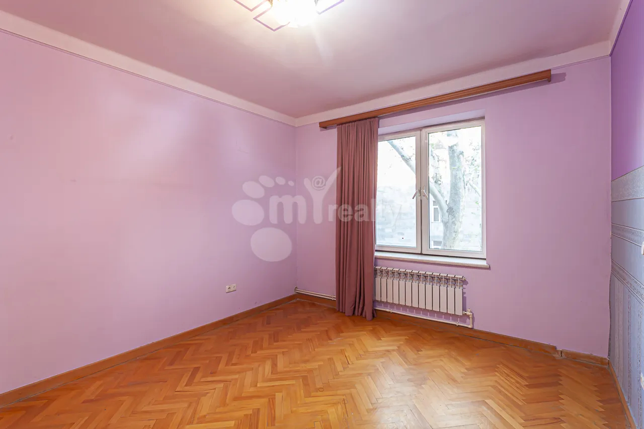 3 bedroom apartment for sale Zakyan St, Center Yerevan, 160263
