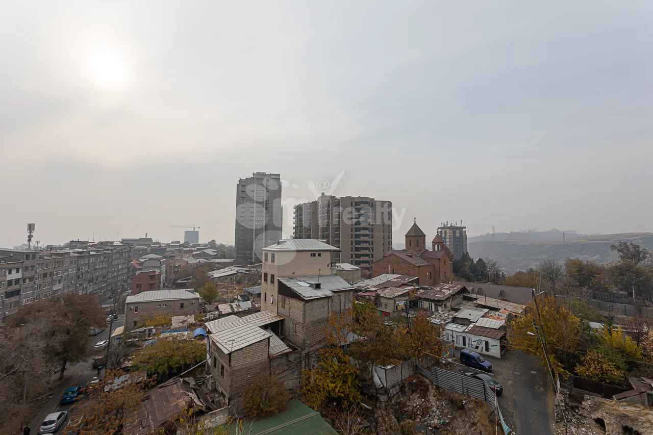 4 bedroom apartment for sale Frik St, Center Yerevan, 157947