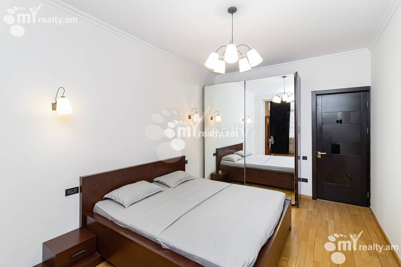 3 սենյականոց բնակարան  Մաշտոցի պող, Կենտրոն Երևան, 153759