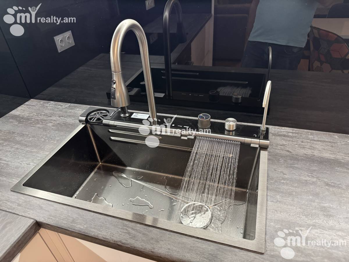 3 bedroom apartment for sale Koghbatsi St, Center Yerevan, 156029