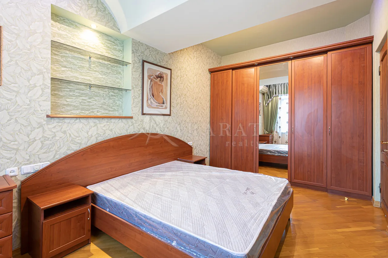 3 սենյականոց բնակարան  Աբովյան փող, Կենտրոն Երևան, 158368