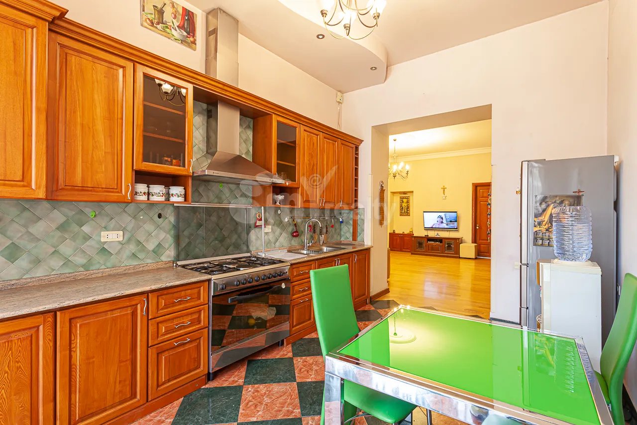 4 bedroom apartment for sale Tumanyan St, Center Yerevan, 160676