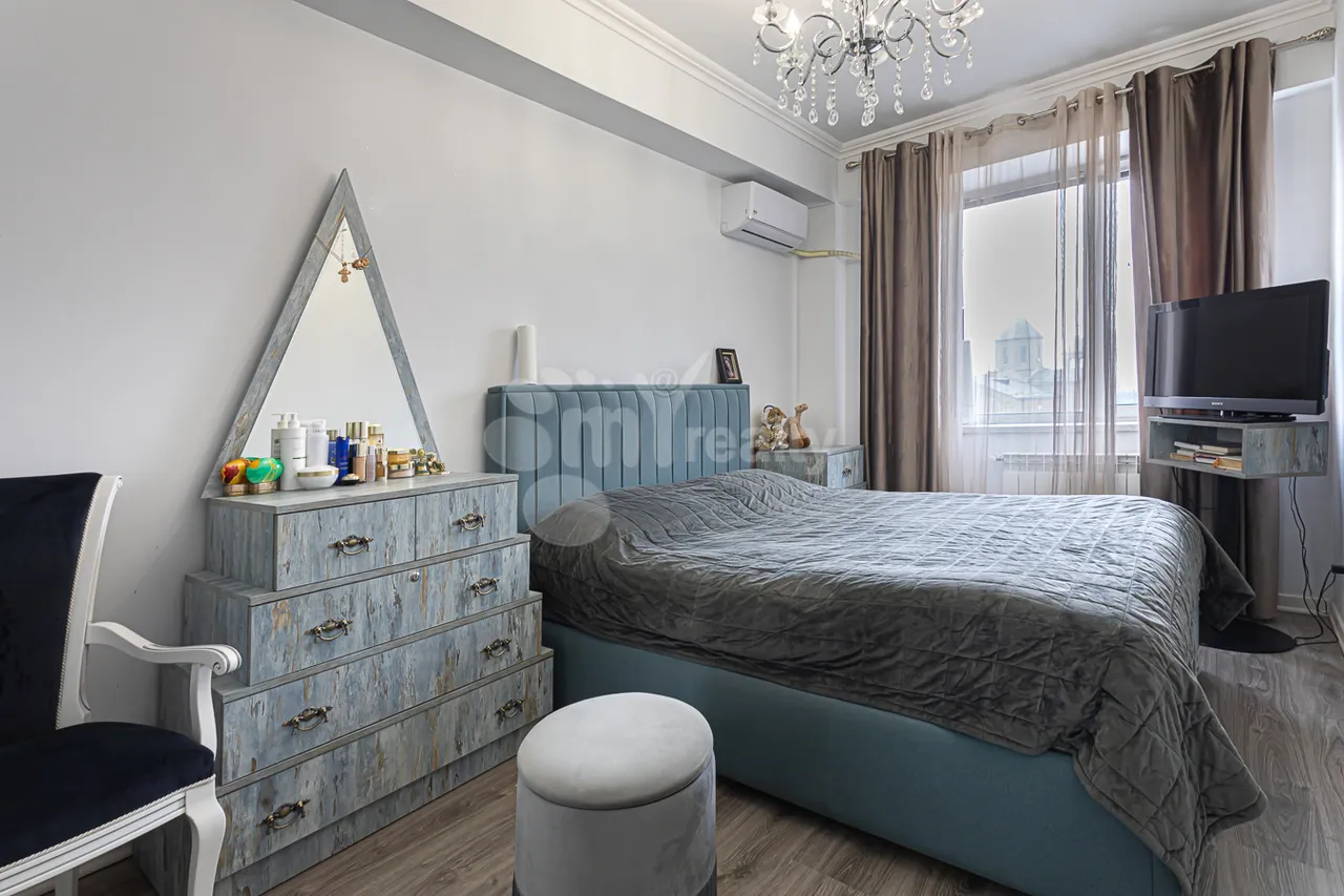 4 bedroom apartment for sale Frik St, Center Yerevan, 157947