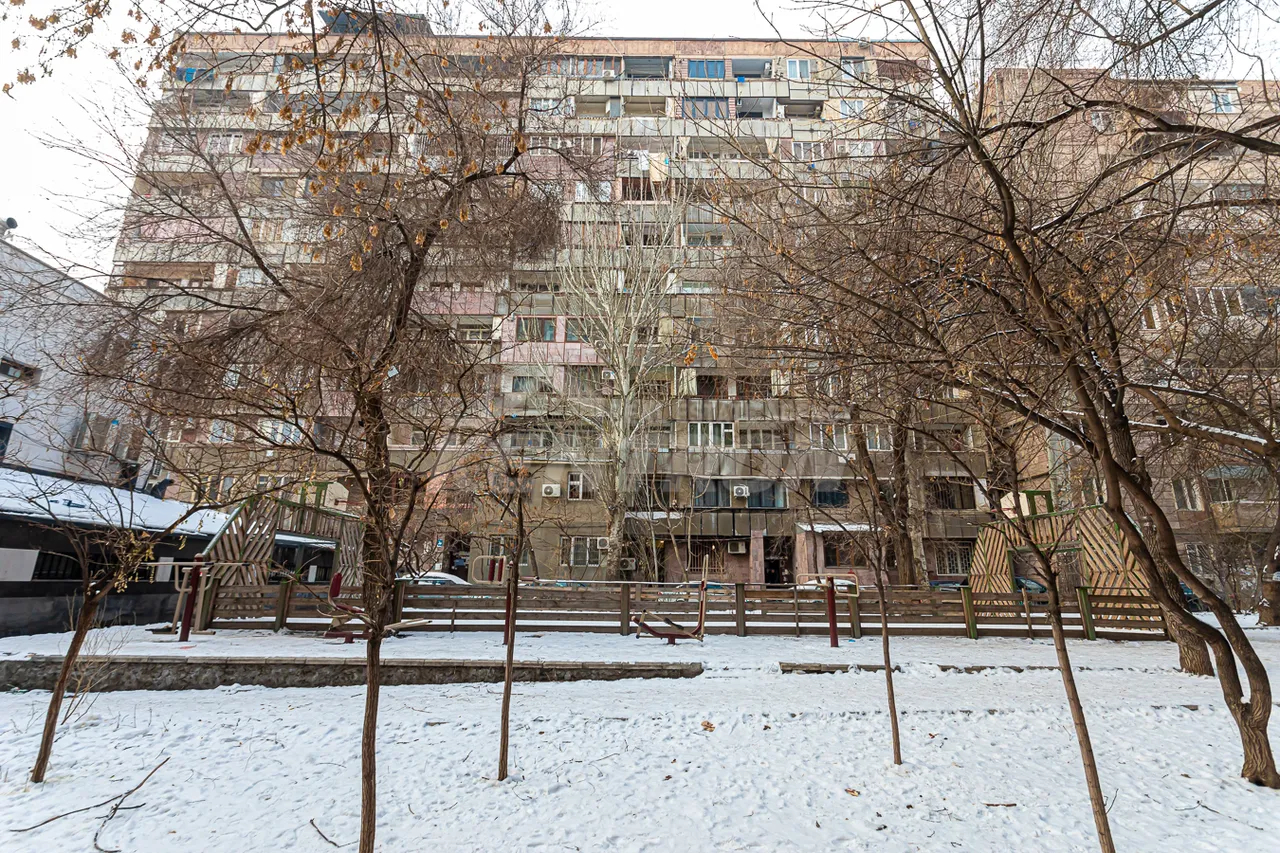 2 bedroom apartment for sale خیابان م. خورِناتسی, مرکز شهر ایروان, 159208