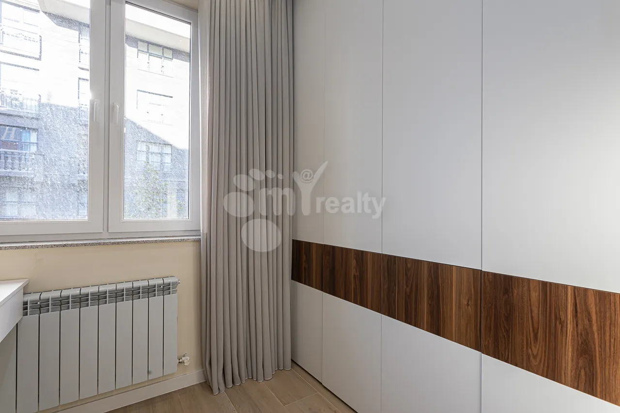 3 bedroom apartment for rent Amiryan St, Center Yerevan, 157289