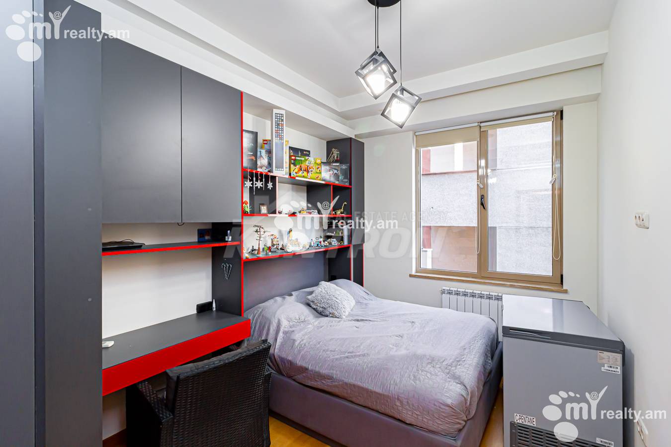 Купить 4 комнатную квартиру Антараин ул, Центр Ереван, 152704