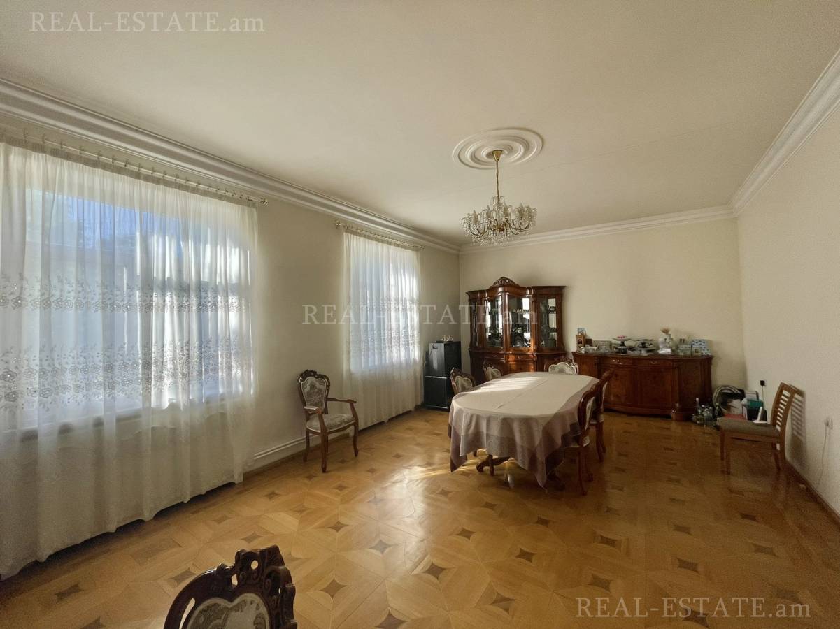 House for sale خیابان اِرزنکیان, عربگیر ایروان, 131697