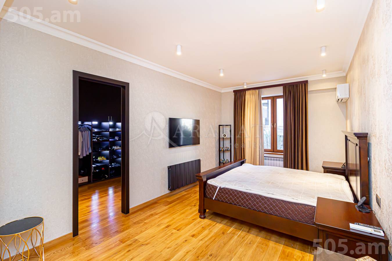 3 bedroom apartment for sale Antarayin St, Center Yerevan, 152585
