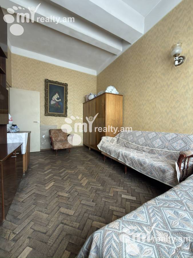 3 սենյականոց բնակարան  Պարոնյան փող, Կենտրոն Երևան, 159680