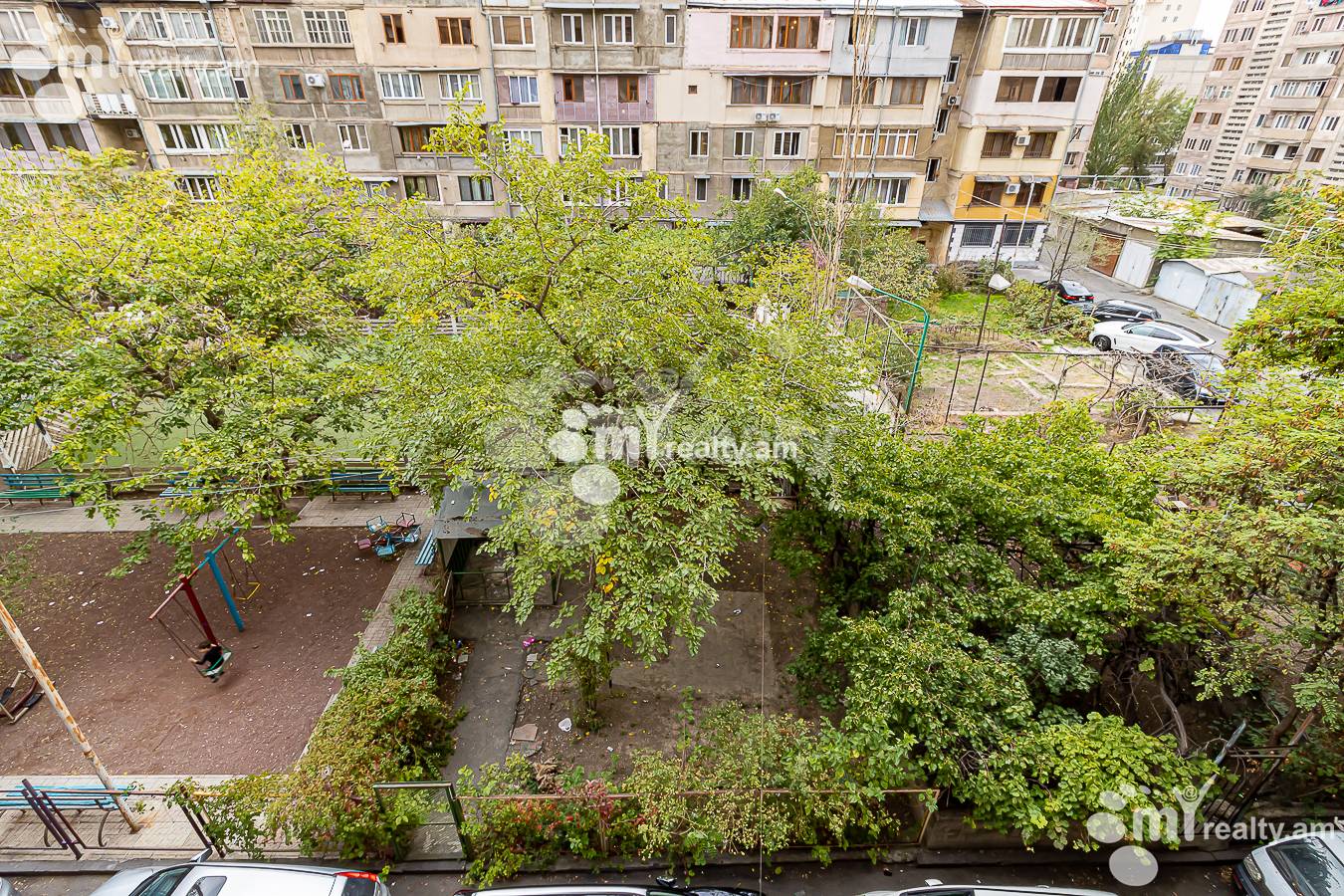 Купить 3 комнатную квартиру Каджазнуни ул, Центр Ереван, 147305