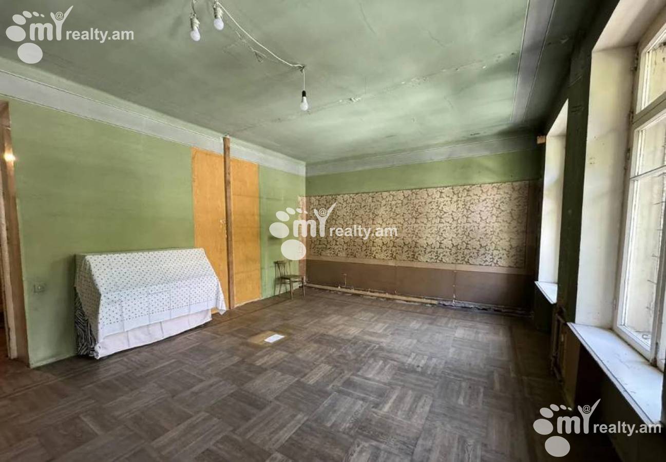 3 սենյականոց բնակարան  Մաշտոցի պող, Կենտրոն Երևան, 150357