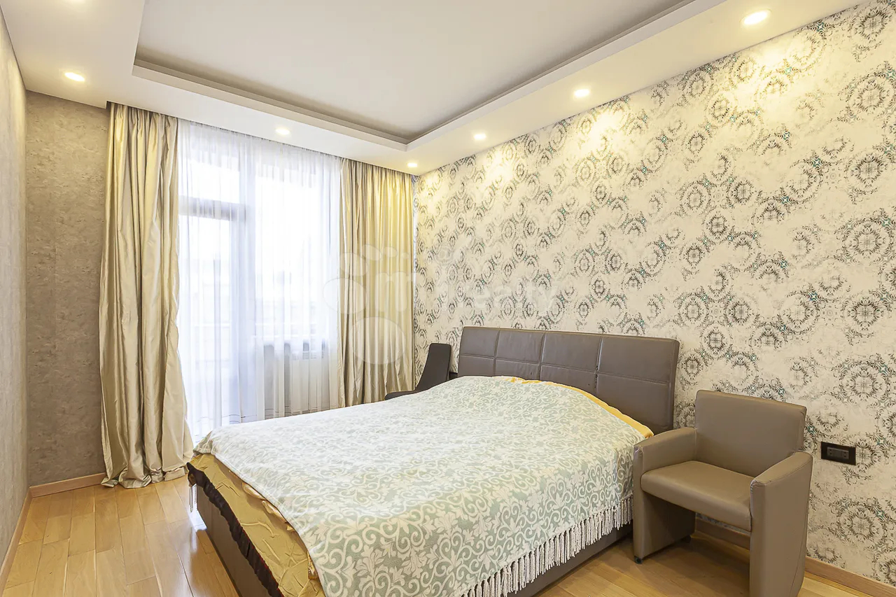 3 bedroom apartment for sale Aram St, Center Yerevan, 161991