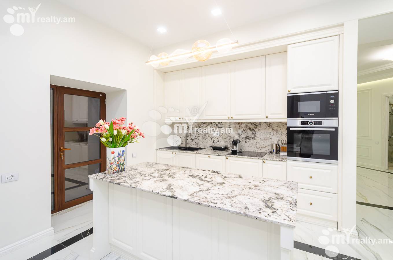 Снять 4 комнатную квартиру Амирян ул, Центр Ереван, 145989