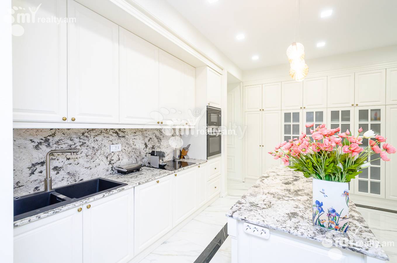 Снять 4 комнатную квартиру Амирян ул, Центр Ереван, 145989