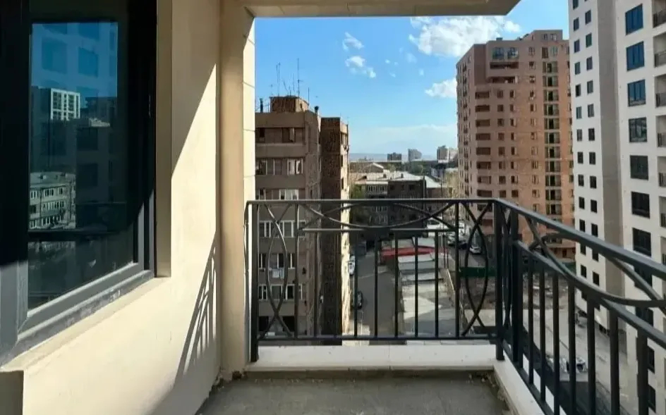 3 սենյականոց բնակարան  Գրիբոեդովի փող, Արաբկիր Երևան, 160842