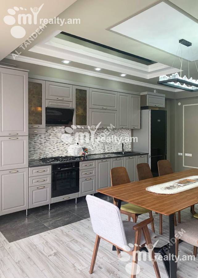 4 bedroom apartment for sale خیابان لِر. کامسار, مرکز شهر ایروان, 159122