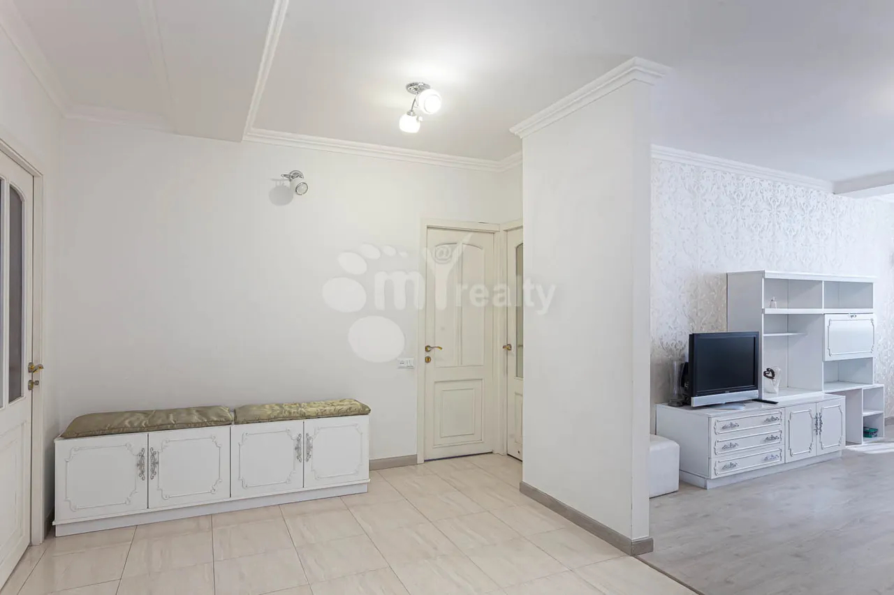 3 bedroom apartment for rent Mashtots Ave, Center Yerevan, 159963