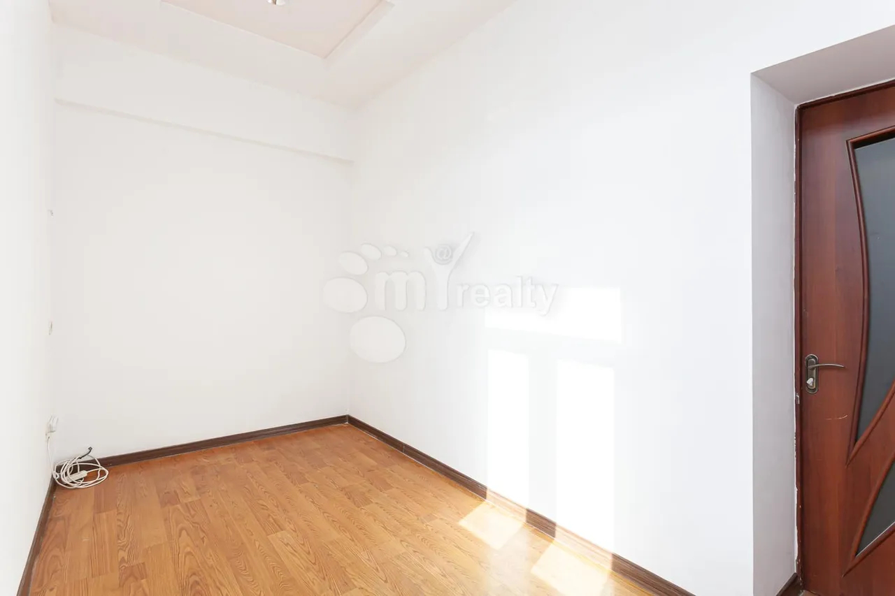 3 bedroom apartment for sale rue d'Abovyan, Center Yerevan, 157552