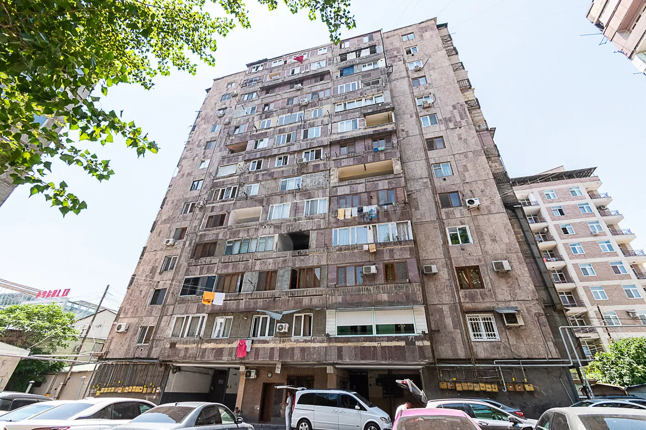 Купить 2 комнатную квартиру Нар Дос ул, Центр Ереван, 160984