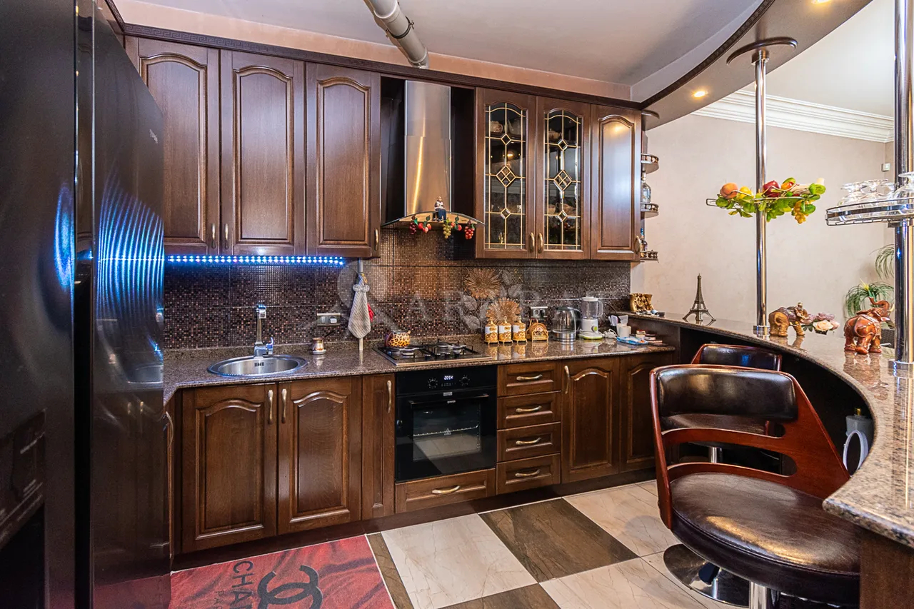 House for sale خیابان مامیکونیانتس, عربگیر ایروان, 161986