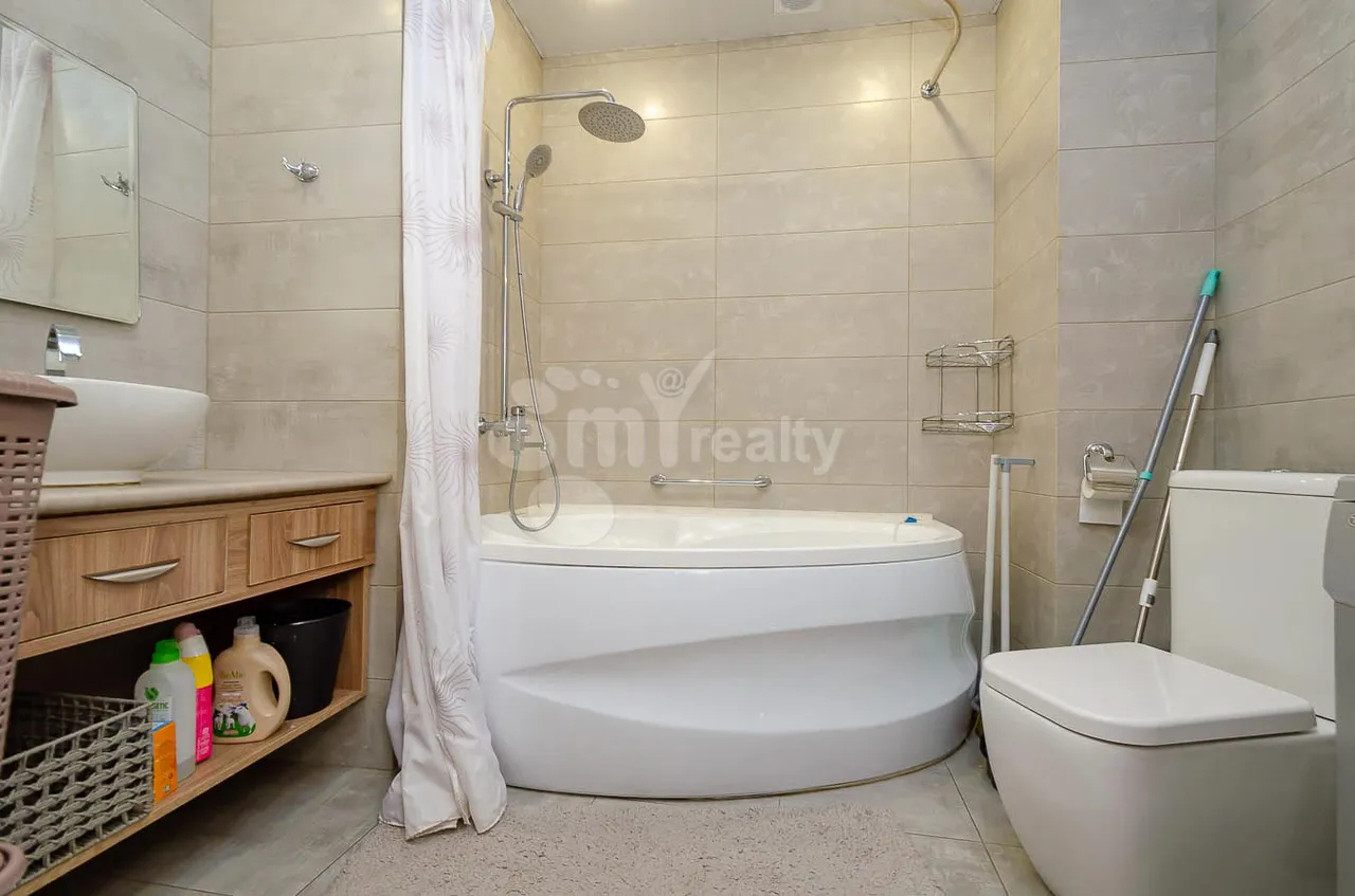3 bedroom apartment for rent Yekmalyan St, Center Yerevan, 159975