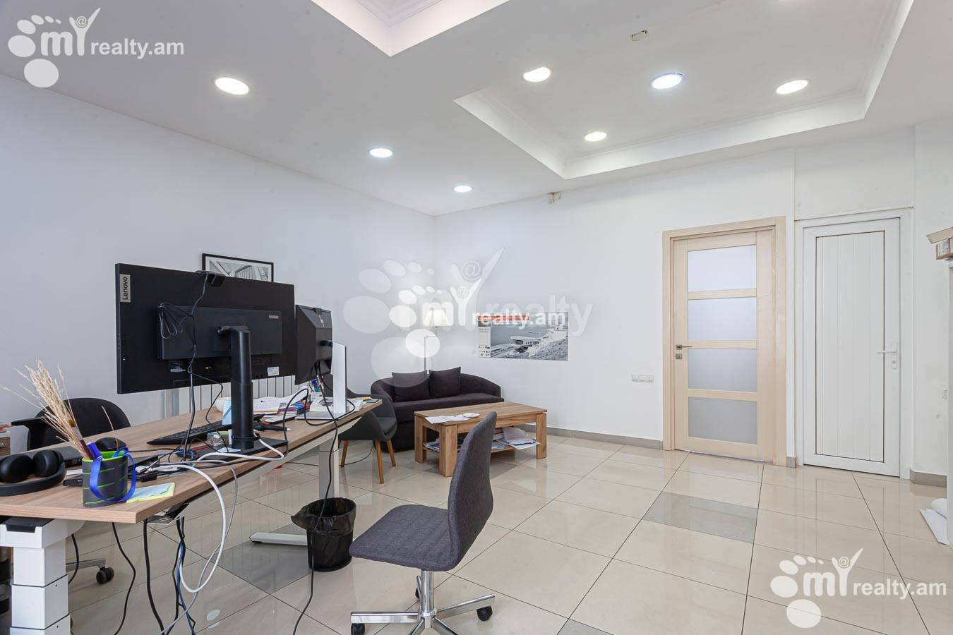 Снять коммерческoе помещение Мгер Мкртчян ул, Центр Ереван, 156329