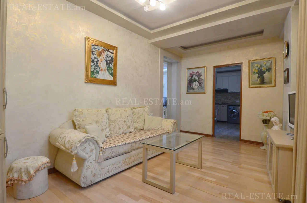 3 սենյականոց բնակարան  Սարյան փող, Կենտրոն Երևան, 161674