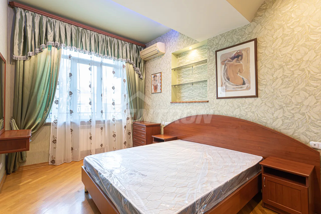 3 սենյականոց բնակարան  Աբովյան փող, Կենտրոն Երևան, 158367