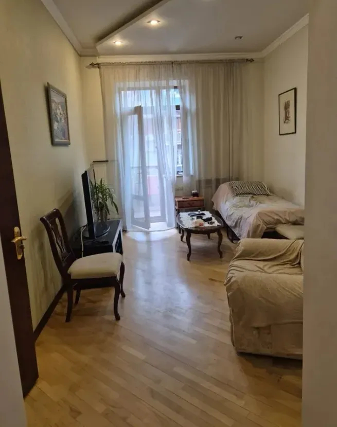 4 սենյականոց բնակարան  Հանրապետության փող, Կենտրոն Երևան, 160955