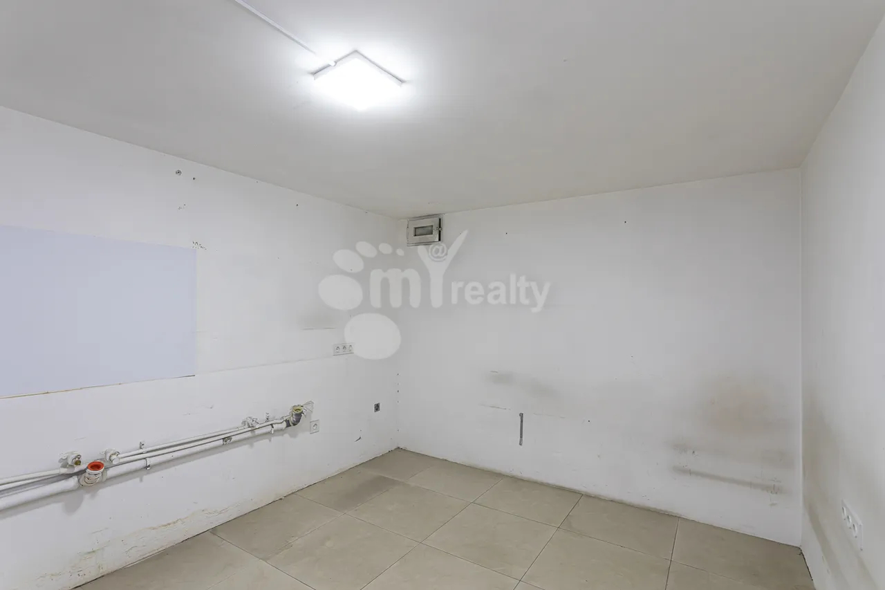 Commercial property for rent Vardanants St, Center Yerevan, 159999