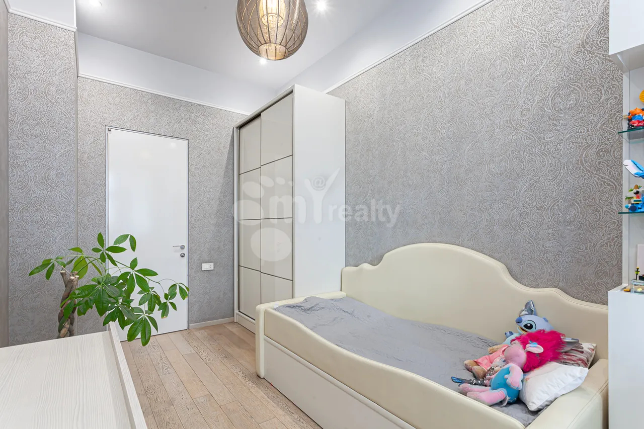 Купить 4 комнатную квартиру Маштоца пр, Центр Ереван, 158537