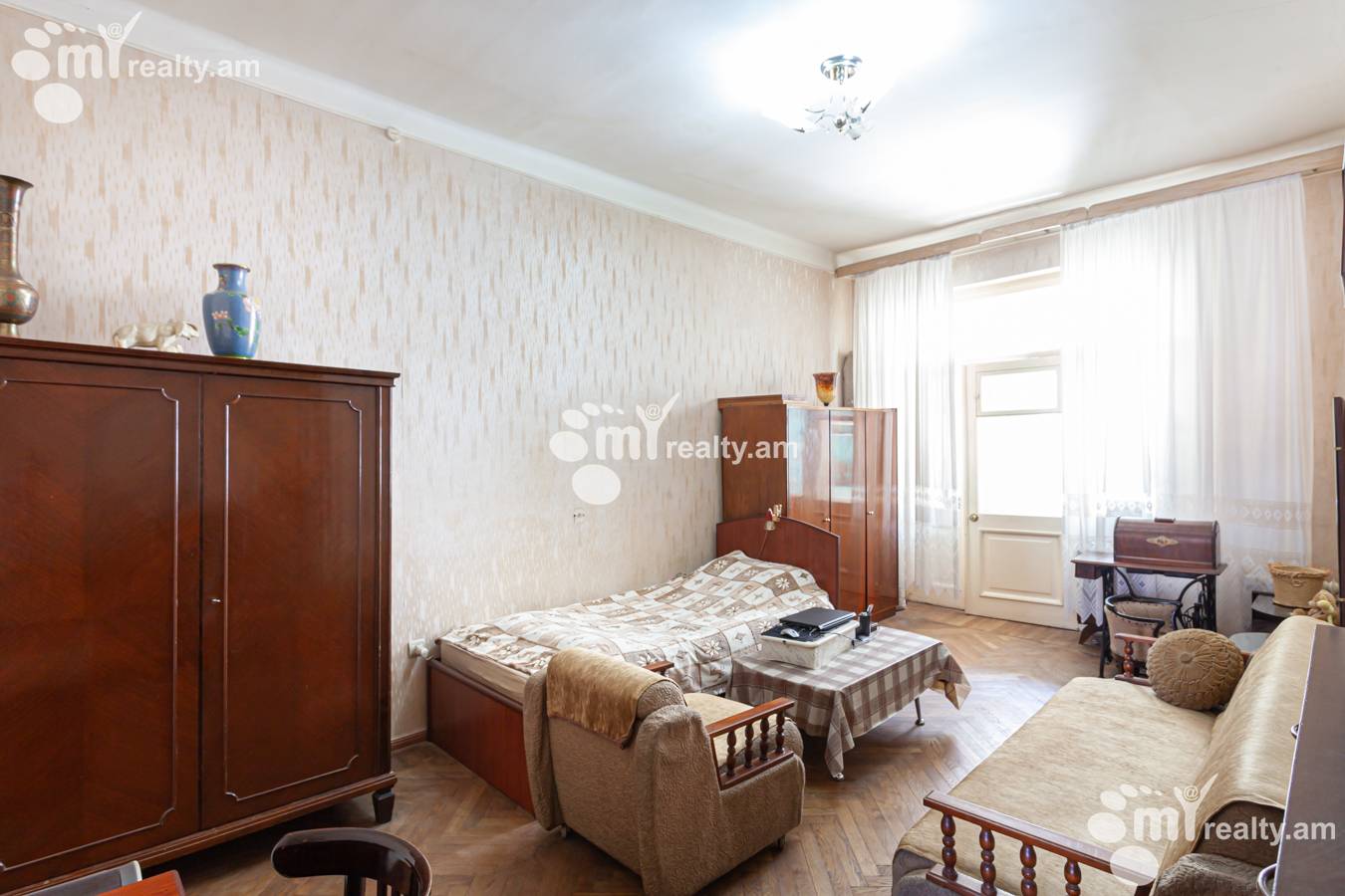 3 սենյականոց բնակարան  Մաշտոցի պող, Կենտրոն Երևան, 141313