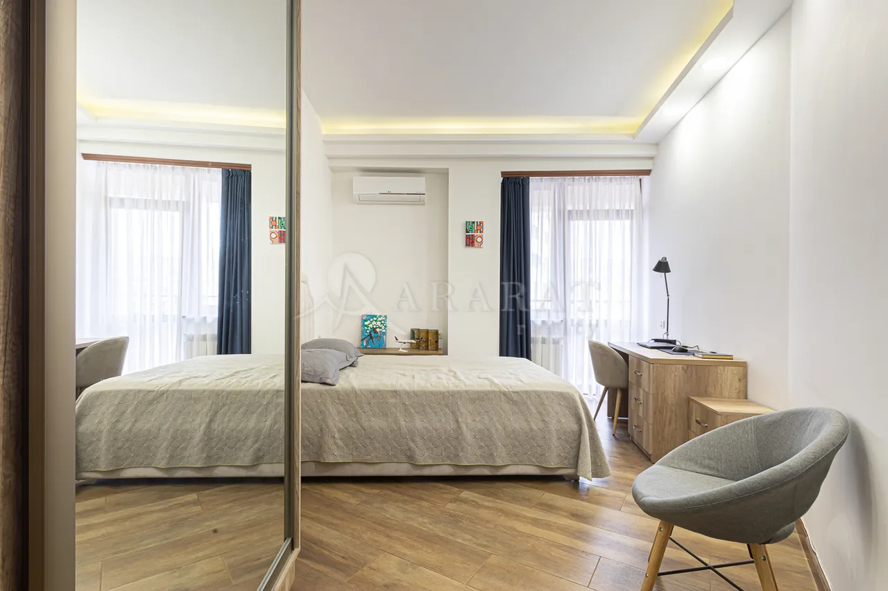 Купить 4 комнатную квартиру Екмалян ул, Центр Ереван, 158584