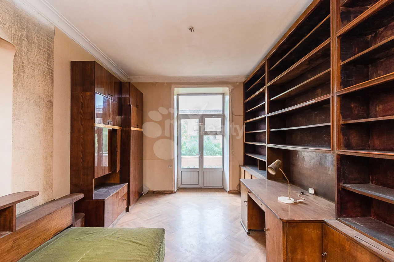 3 bedroom apartment for sale خیابان ابوویان, مرکز شهر ایروان, 160652
