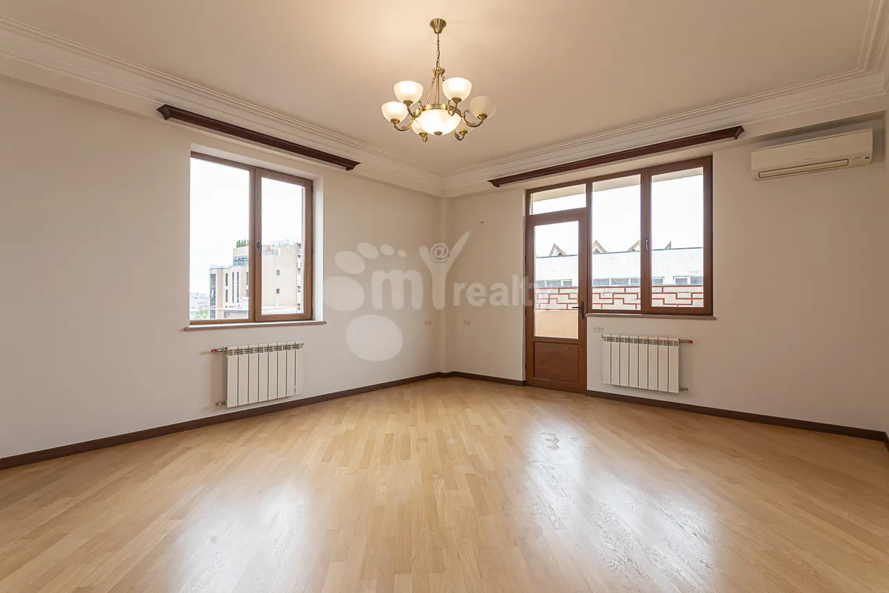 4 bedroom apartment for sale Vardanants St, Center Yerevan, 157558