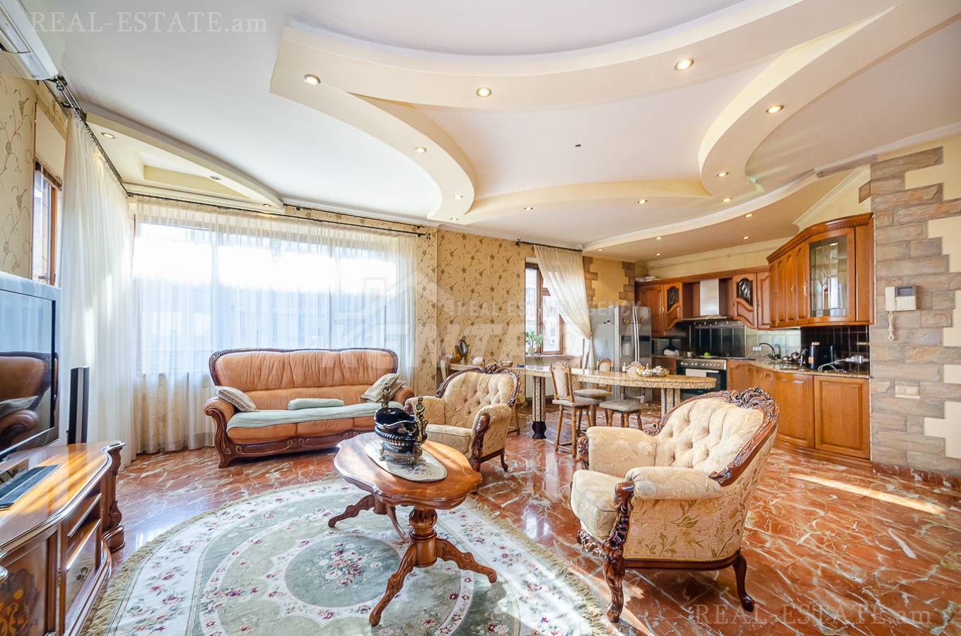 Купить 5 комнатную квартиру Мгер Мкртчян ул, Центр Ереван, 143829