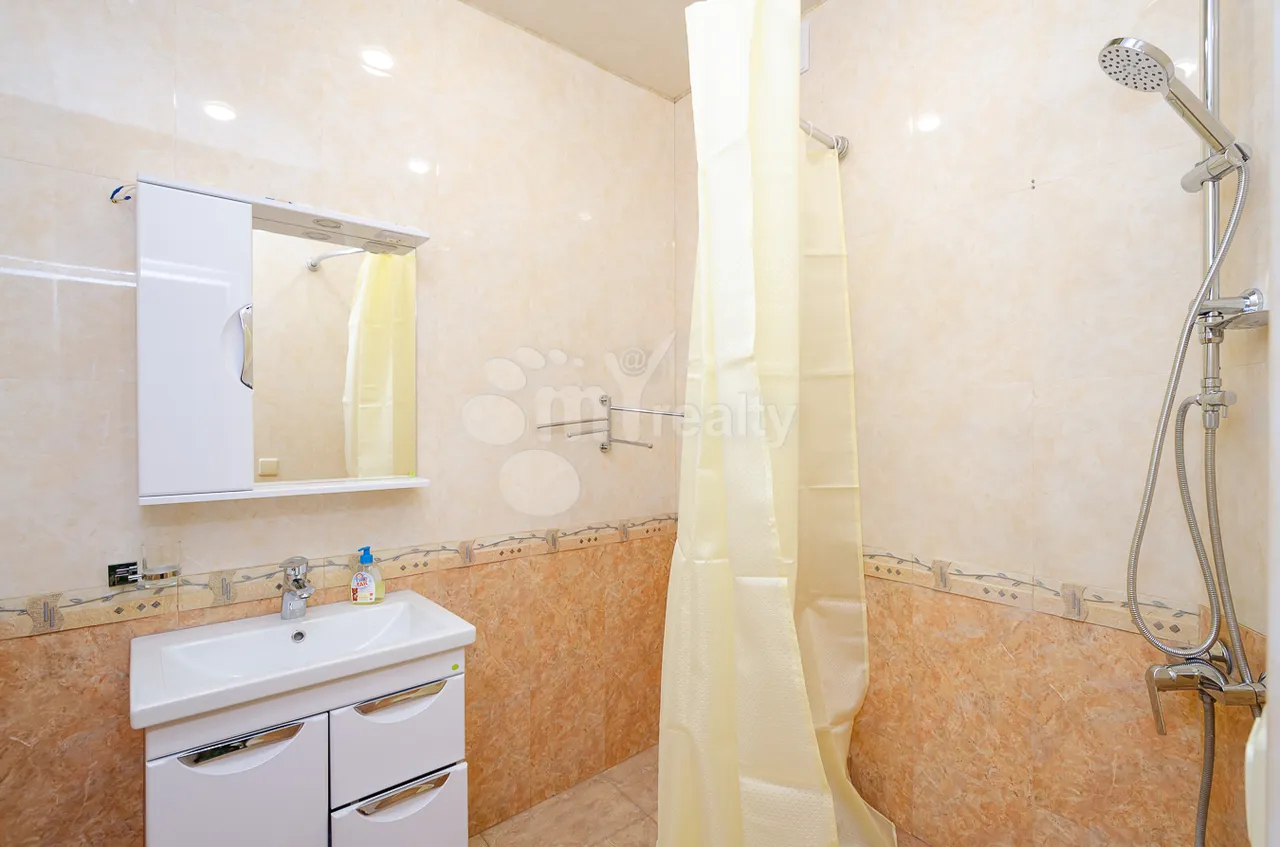 3 bedroom apartment for rent Tumanyan St, Center Yerevan, 161491