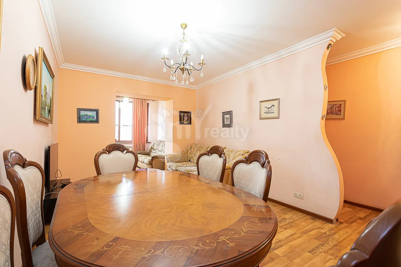 3 bedroom apartment for sale خیابان ابوویان, مرکز شهر ایروان, 157549