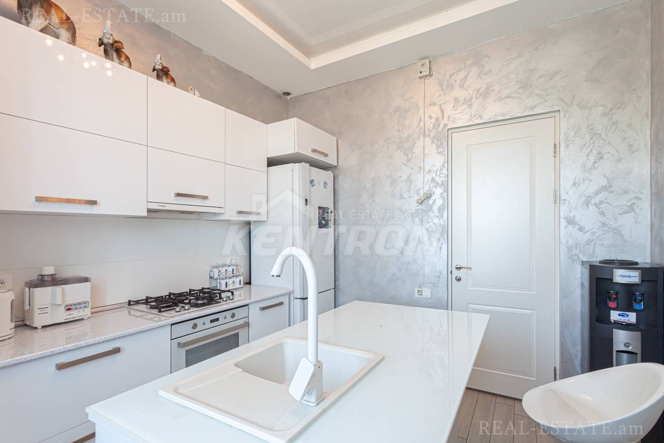 3 bedroom apartment for rent Antarayin St, Center Yerevan, 140316