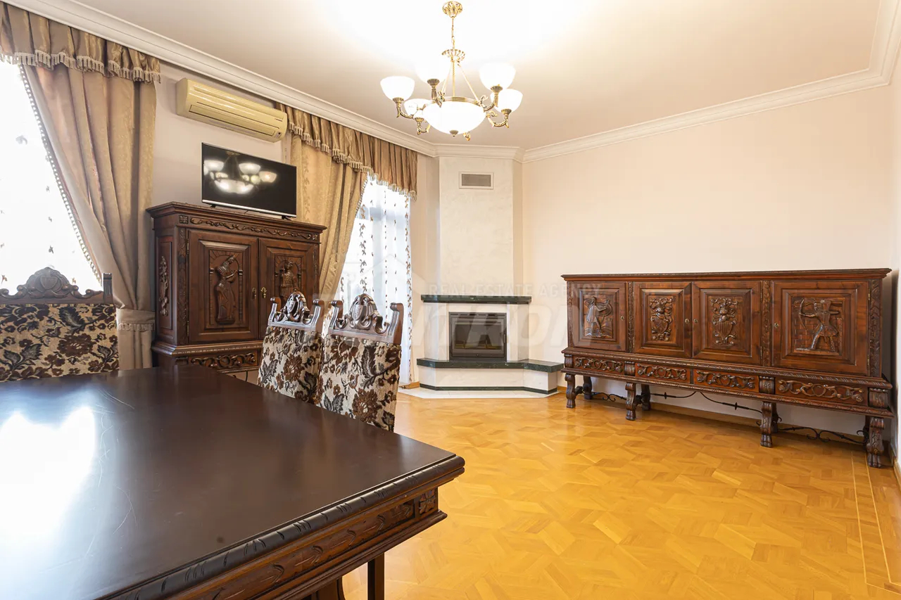 3 սենյականոց բնակարան  Աբովյան փող, Կենտրոն Երևան, 158367