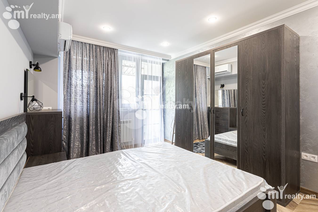 3 սենյականոց բնակարան վարձով Սարյան փող, Կենտրոն Երևան, 156857