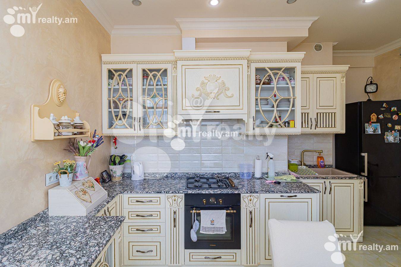 3 սենյականոց բնակարան  Ծիծեռնակաբերդի խճուղի, Կենտրոն Երևան, 135265