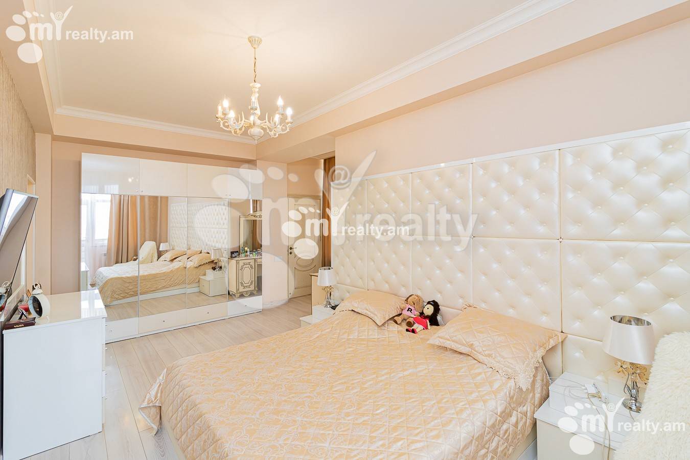 3 սենյականոց բնակարան  Ծիծեռնակաբերդի խճուղի, Կենտրոն Երևան, 135265