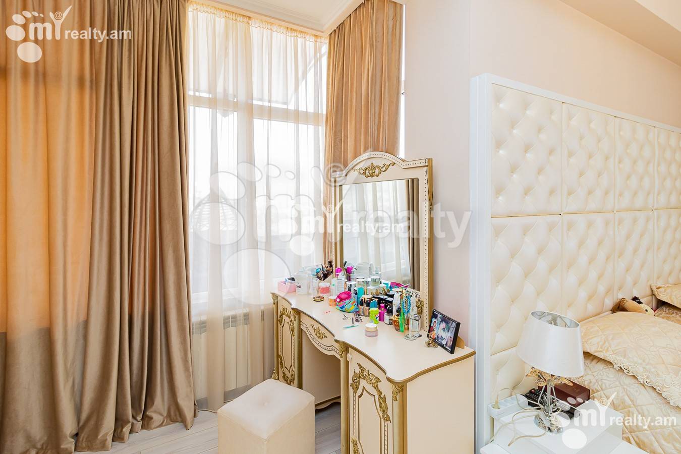 3 սենյականոց բնակարան  Ծիծեռնակաբերդի խճուղի, Կենտրոն Երևան, 135265