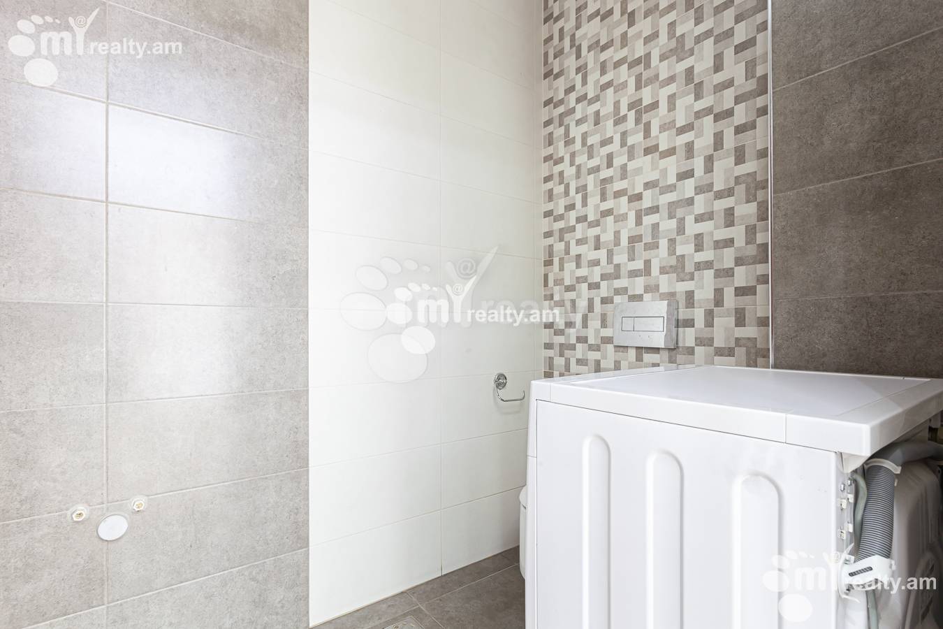 Купить 3 комнатную квартиру Антараин ул, Центр Ереван, 146541