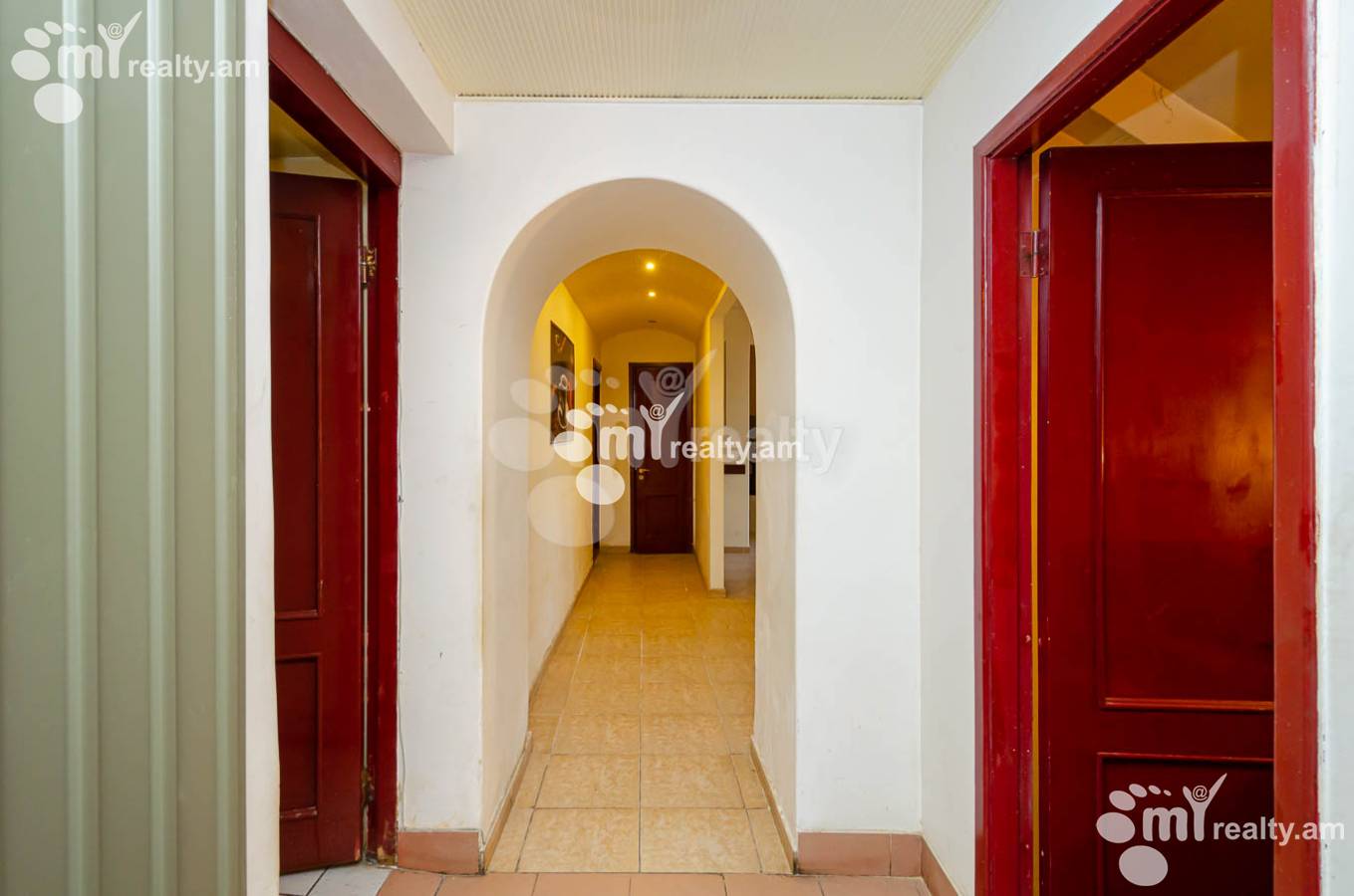 Commercial for sale خیابان کومیتاس, عربگیر ایروان, 144951