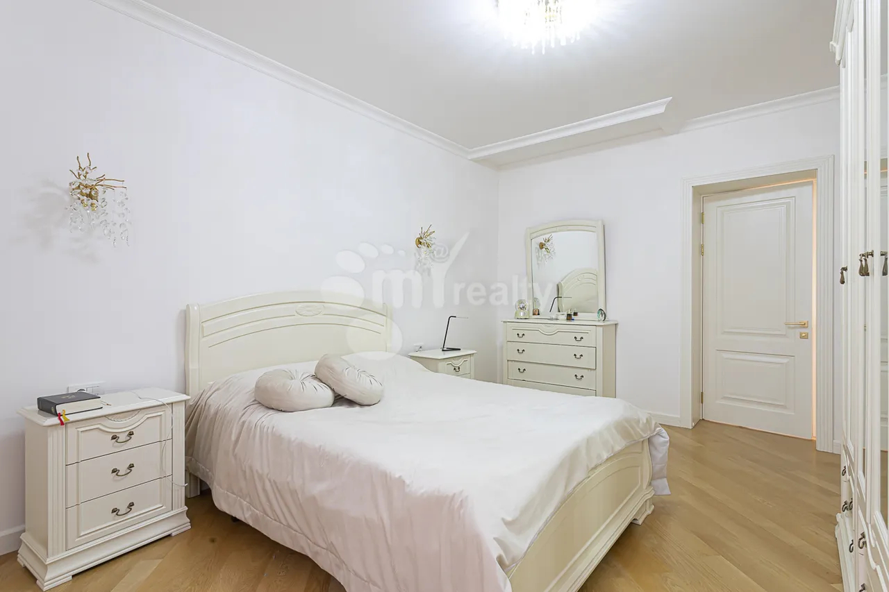 3 bedroom apartment for sale Saryan St, Center Yerevan, 157564