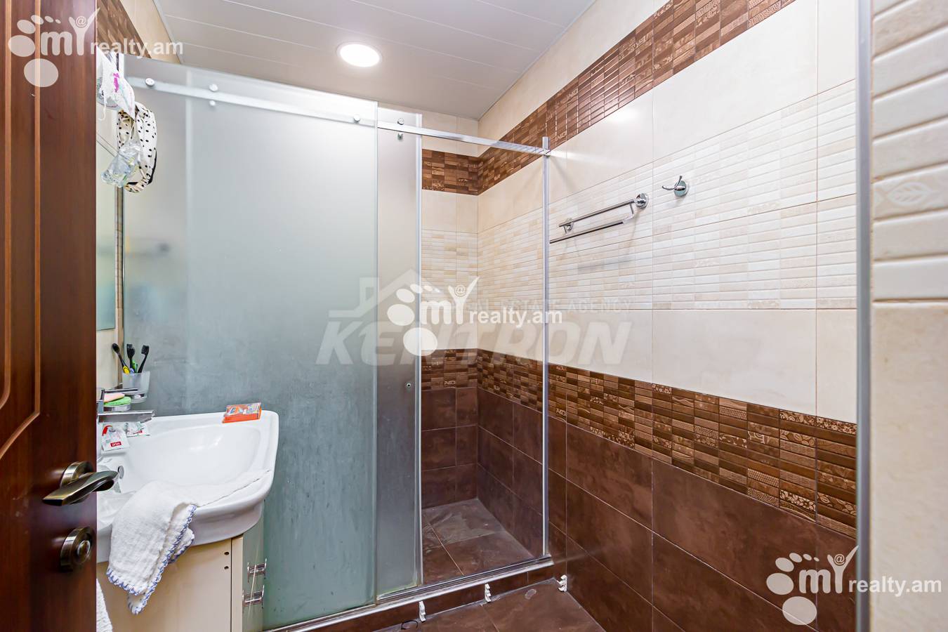 3 սենյականոց բնակարան  Ե. Քոչար փող, Կենտրոն Երևան, 152482