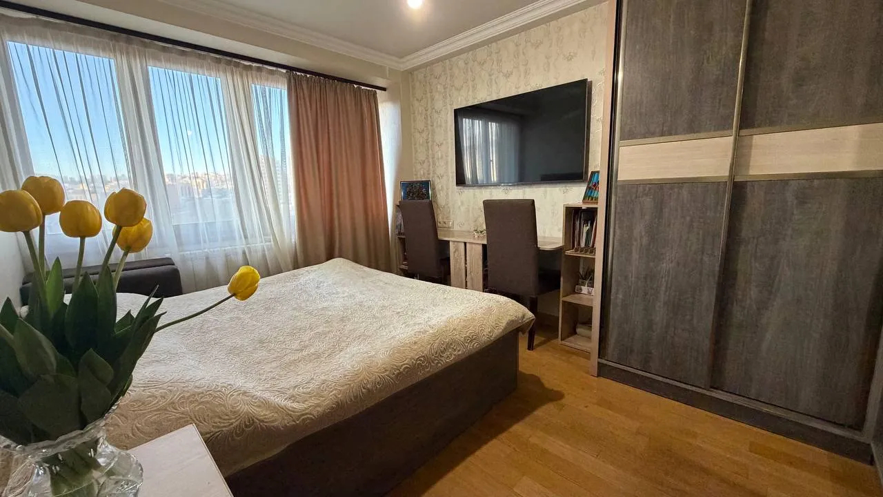 3 bedroom apartment for sale خیابان اِ. کوچار, مرکز شهر ایروان, 161131