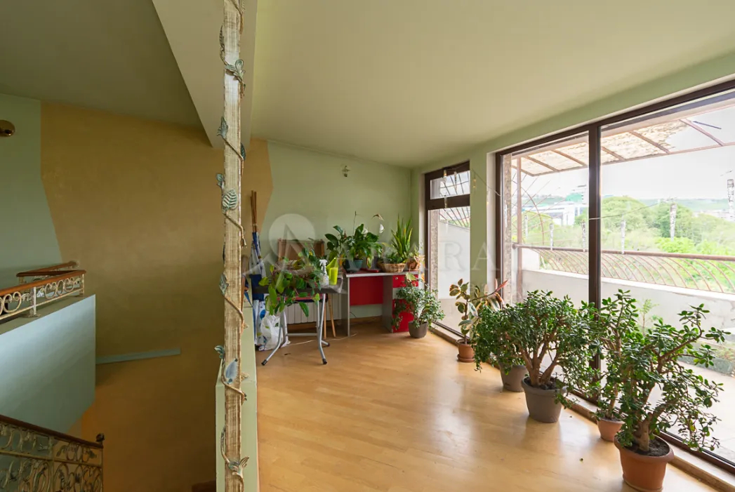 5 bedroom apartment for sale Zakyan St, Center Yerevan, 161876